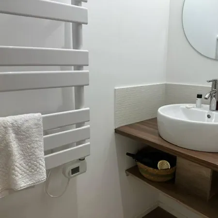 Apartment Steps From The Palace, Beach, Center *