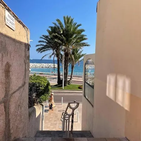Apartment Steps From The Palace, Beach, Center *